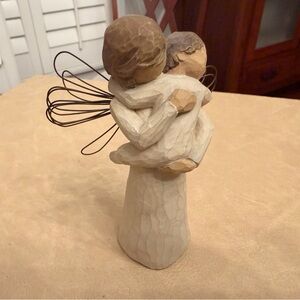 Willow Tree Angel Hug Sculpture (Demdaco 2001)